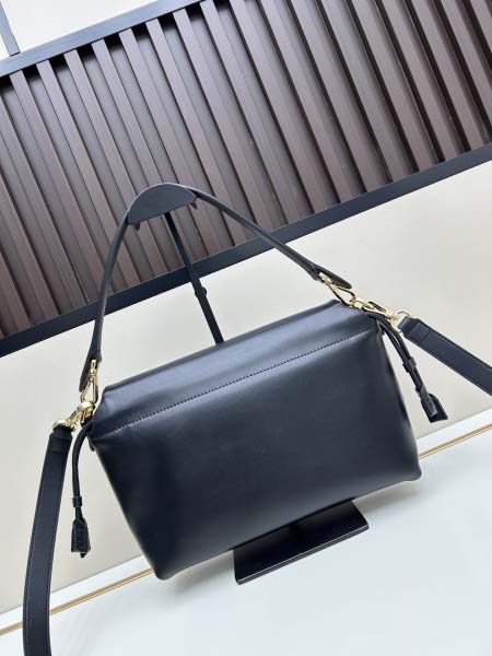 2025年5月28日入荷新作  Fendi  SIZE:26.5X18X8.5Cm  お安い/人気/本革 バッグ/XX工場