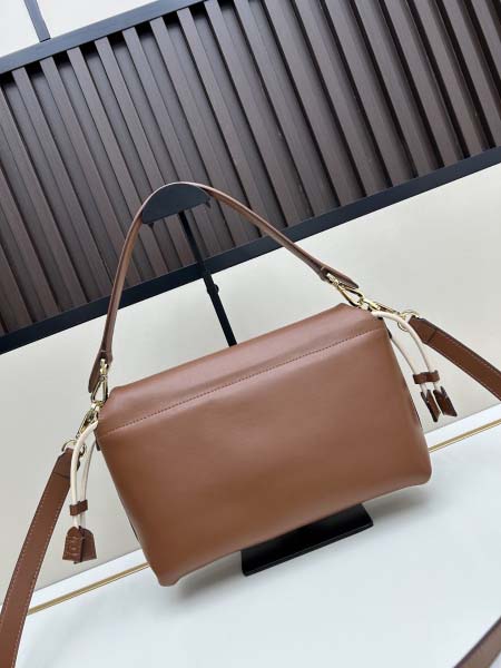 2025年5月28日入荷新作  Fendi  SIZE:26.5X18X8.5Cm  お安い/人気/本革 バッグ/XX工場