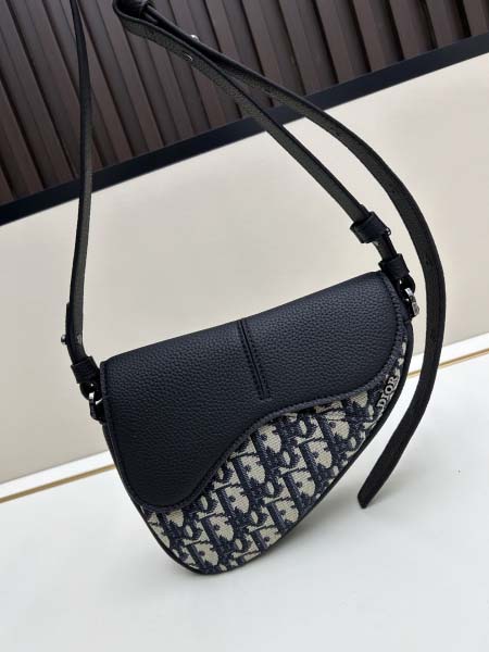 2025年5月28日入荷新作  Dior Oblique  SIZE:19.5 x15 x5.5 CM  お安い/人気/本革 バッグ/XX工場