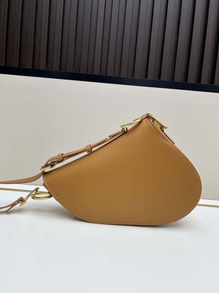 2025年5月29日入荷新作 Soft Saddle Dior  SIZE:24x20x7CM お安い/人気/革/バッグ/XX工場