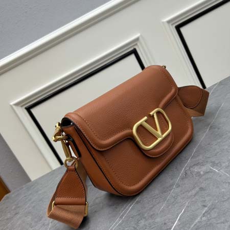 2025年5月29日入荷新作 VALENTINO GARAVANI ALLTIME SIZE：23.5 x18 x 8 CM お安い/人気/革/バッグ/XX工場