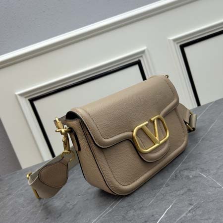 2025年5月29日入荷新作 VALENTINO GARAVANI ALLTIME SIZE：23.5 x18 x 8 CM お安い/人気/革/バッグ/XX工場