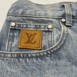 2025年5月17日入荷新作LV 25SS DENIM SHORTS  LV LOGO デニム半ズボン  30 32 34 36高级品/人気/誕生日プレゼント/人気/ファッション/トレンド/限定/WB工場