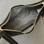 2025年5月28日入荷新作FURLA  斜め下げ バッグ/ハンドバッグ/ショルダーバッグ牛革/  SIZE:22X21X7.5CM  お安い/人気/本革 バッグ/XX工場