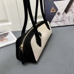 2025年5月28日入荷新作Ailia  新品 Le Teckel  size：32×11×10cmお安い/人気/本革 バッグ/XX工場