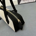 2025年5月28日入荷新作Ailia  新品 Le Teckel  size：32×11×10cmお安い/人気/本革 バッグ/XX工場