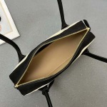 2025年5月28日入荷新作Ailia  新品 Le Teckel  size：32×11×10cmお安い/人気/本革 バッグ/XX工場