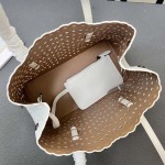 2025年5月28日入荷新作ALAIA 新品 tote SIZE:25×20×12cm  号：6682  お安い/人気/本革 バッグ/XX工場