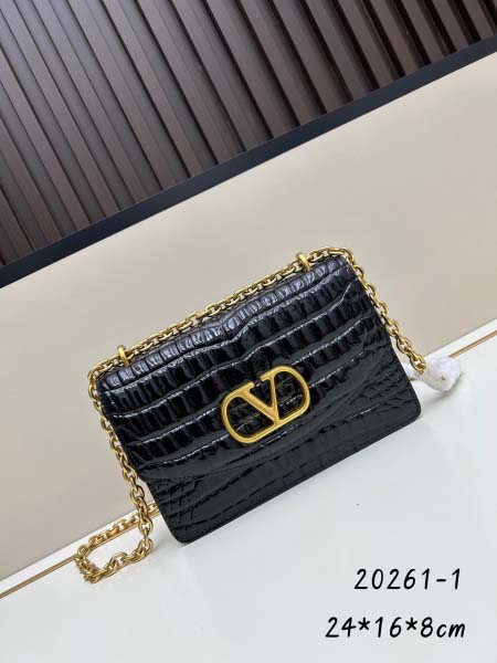 2025年5月28日入荷新作  VALENTINO新品  V...