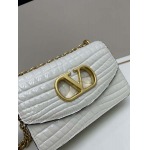 2025年5月28日入荷新作  VALENTINO 新品  VLOGO SIGNATURE  -SIZE:19x10x6cm  お安い/人気/本革 バッグ/XX工場