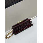 2025年5月28日入荷新作  VALENTINO新品  VLOGO SIGNATURE  -SIZE:19x10x6cm  お安い/人気/本革 バッグ/XX工場