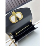 2025年5月28日入荷新作  VALENTINO新品  VLOGO SIGNATURE  -SIZE:19x10x6cm  お安い/人気/本革 バッグ/XX工場