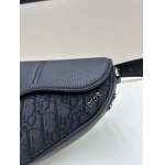2025年5月28日入荷新作 Dior  Oblique  SIZE:19.5 x15 x5.5 CM  お安い/人気/本革 バッグ/XX工場