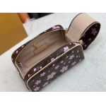 2025年5月28日入荷Louis Vuitton バッグ村上隆M47528 M13669  Dopp Kit Monogram Eclipse28.0 x 15.0 x 16.5 CM 人気の新作/誕生日プレゼント/ZC工場