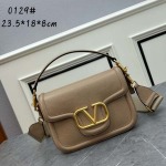 2025年5月29日入荷新作 VALENTINO GARAVANI ALLTIME SIZE：23.5 x18 x 8 CM お安い/人気/革/バッグ/XX工場