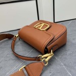 2025年5月29日入荷新作 VALENTINO GARAVANI ALLTIME SIZE：23.5 x18 x 8 CM お安い/人気/革/バッグ/XX工場