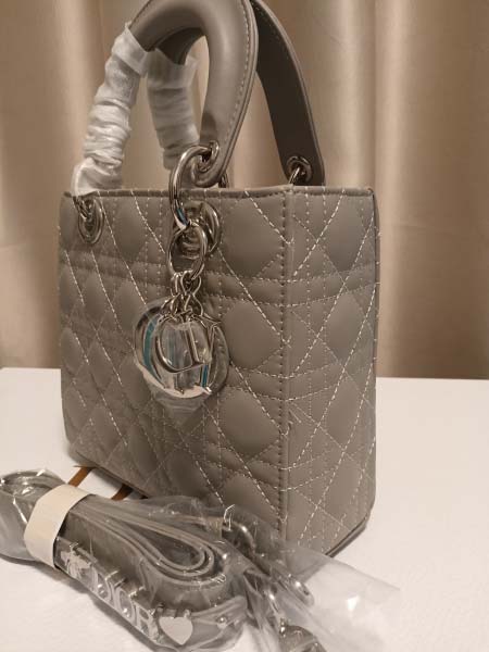 2025年6月5日入荷新作Dior Lady Dior SIZE:20    お安い/人気/革/バッグ/SY工場