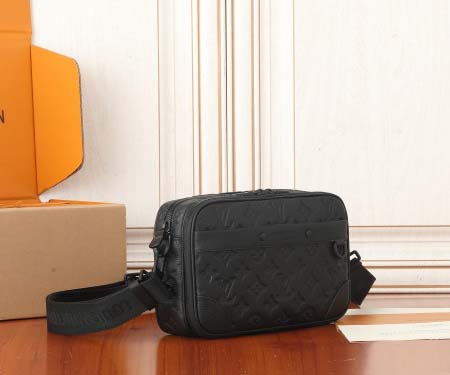 2025年6月26日入荷Louis Vuitton バッグ  Alpha Monogram Shadow Monogram :M46955:24CMx16CMx8CM 高品質人気の新作/誕生日プレゼント/SQ工場