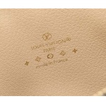 2025年6月26日入荷Louis Vuitton バッグCoussin :M24564:26CMx20CMx12CM 高品質人気の新作/誕生日プレゼント/SQ工場