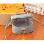 2025年6月26日入荷Louis Vuitton バッグVanity Chain Pouch Nice Monogram 2024 LV LV :M12427: 19CMx11.5CMx6.5CM 高品質人気の新作/誕生日プレゼント/SQ
