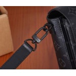 2025年6月26日入荷Louis Vuitton バッグS-Lock Vertical Monogram Eclipse Monogram Eclipse S-lock :M82252:12CMx19CMx7CM 高品質人気の新作/誕生日