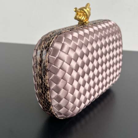 2025年7月7日入荷新作 Bottega Veneta Knot  717622  knot Logo  20x12x5.5 極品/正規品同様/人気/革/バッグ/AJ工場
