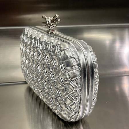 2025年7月7日入荷新作  Bottega Veneta Knot 717622  knotLogo  19x11.5x5   極品/正規品同様/人気/革/バッグ/AJ工場