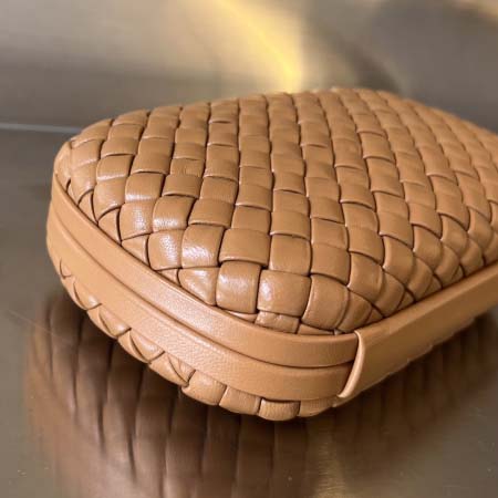 2025年7月7日入荷新作  Bottega Veneta Knot 717622  knotLogo  20x12x5.5   極品/正規品同様/人気/革/バッグ/AJ工場