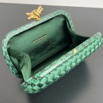 2025年7月7日入荷新作 Bottega Veneta Knot  717622  knot Logo  20x12x5.5 極品/正規品同様/人気/革/バッグ/AJ工場