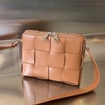2025年7月7日入荷新作 730027  Bottega Veneta  20x15x5   極品/正規品同様/人気/革/バッグ/AJ工場
