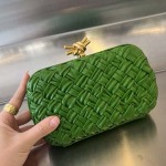 2025年7月7日入荷新作  Bottega Veneta Knot 717622  knotLogo  19x11.5x5   極品/正規品同様/人気/革/バッグ/AJ工場