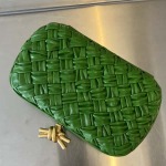 2025年7月7日入荷新作  Bottega Veneta Knot 717622  knotLogo  19x11.5x5   極品/正規品同様/人気/革/バッグ/AJ工場