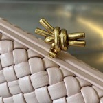2025年7月7日入荷新作  Bottega Veneta Knot 717622  knotLogo  20x12x5.5   極品/正規品同様/人気/革/バッグ/AJ工場