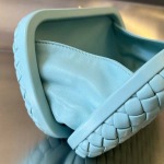 2025年7月7日入荷新作  Bottega Veneta Knot 717622  knotLogo  20x12x5.5   極品/正規品同様/人気/革/バッグ/AJ工場