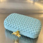 2025年7月7日入荷新作  Bottega Veneta Knot 717622  knotLogo  20x12x5.5   極品/正規品同様/人気/革/バッグ/AJ工場