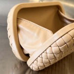 2025年7月7日入荷新作  Bottega Veneta Knot 717622  knotLogo  20x12x5.5   極品/正規品同様/人気/革/バッグ/AJ工場