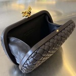 2025年7月7日入荷新作  Bottega Veneta Knot 717622  knotLogo  20x12x5.5   極品/正規品同様/人気/革/バッグ/AJ工場