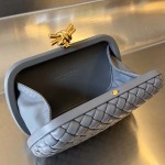 2025年7月7日入荷新作  Bottega Veneta Knot 717622  knotLogo  20x12x5.5   極品/正規品同様/人気/革/バッグ/AJ工場