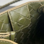 2025年7月7日入荷新作  Bottega Venetaintrecciato  mini   Bottega Veneta  knot   796569 Size21X17X16.5cm  極品/正規品同様/人気/革/バッグ/AJ工場