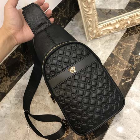 2025年9月5日入荷新作Versace /人気/本革/バッグ 人気 おすすめ 父の日 誕生日/ギフト プレゼント 結婚式男友達の誕生日プレゼント