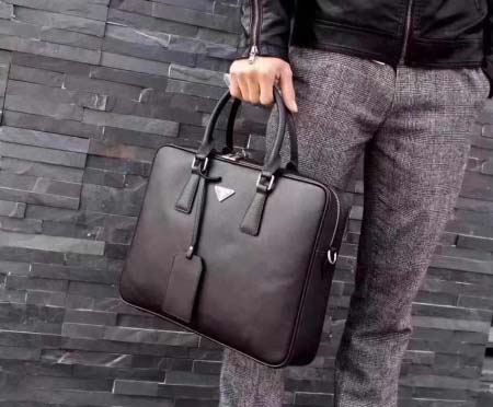 2025年9月8日入荷新作Prada/人気/本革/バッグ 人気 おすすめ 父の日 誕生日/ギフト プレゼント 結婚式男友達の誕生日プレゼント