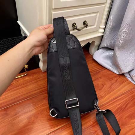 2025年9月8日入荷新作Gucci  /人気/本革/バッグ 人気 おすすめ 父の日 誕生日/ギフト プレゼント 結婚式男友達の誕生日プレゼント