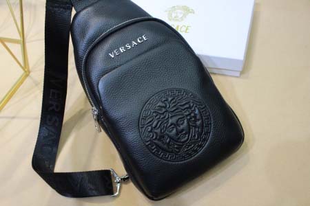 2025年9月8日入荷新作Versace /人気/本革/バッグ 人気 おすすめ 父の日 誕生日/ギフト プレゼント 結婚式男友達の誕生日プレゼント