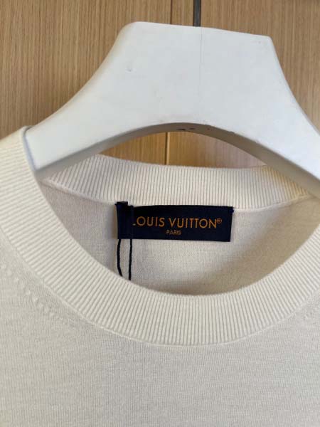 2025年9月15日入荷秋冬新作Louis Vuittonニットの半袖高品質人気商品/誕生日プレゼント/FF工場