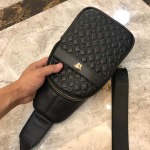 2025年9月5日入荷新作Versace /人気/本革/バッグ 人気 おすすめ 父の日 誕生日/ギフト プレゼント 結婚式男友達の誕生日プレゼント