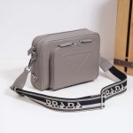 2025年9月5日入荷新作Prada/人気/本革/バッグ 人気 おすすめ 父の日 誕生日/ギフト プレゼント 結婚式男友達の誕生日プレゼント