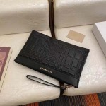 2025年9月8日入荷新作Burberry/人気/本革/バッグ 人気 おすすめ 父の日 誕生日/ギフト プレゼント 結婚式男友達の誕生日プレゼント