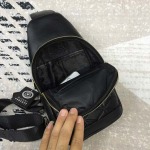 2025年9月8日入荷新作Versace/人気/本革/バッグ 人気 おすすめ 父の日 誕生日/ギフト プレゼント 結婚式男友達の誕生日プレゼント