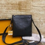2025年9月8日入荷新作BURBERRY/人気/本革/バッグ 人気 おすすめ 父の日 誕生日/ギフト プレゼント 結婚式男友達の誕生日プレゼント