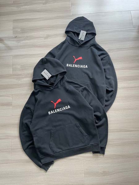 2025年10月30日秋冬新作BALENCIAGAスウェット...